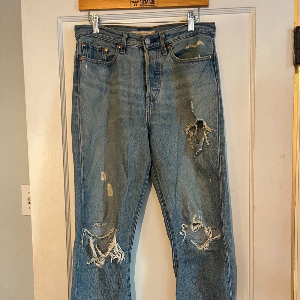 Levi's Wedge Straight Light Wash Distressed Size 27